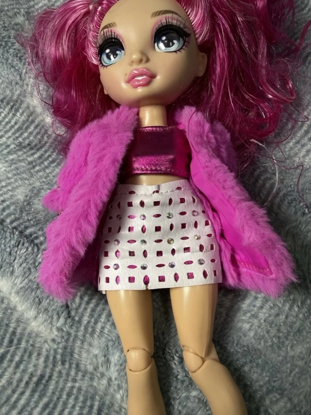 MGA RAINBOW HIGH Fashion Doll Stella Monroe Fuchsia Pink Hair W/ Outfit 11”